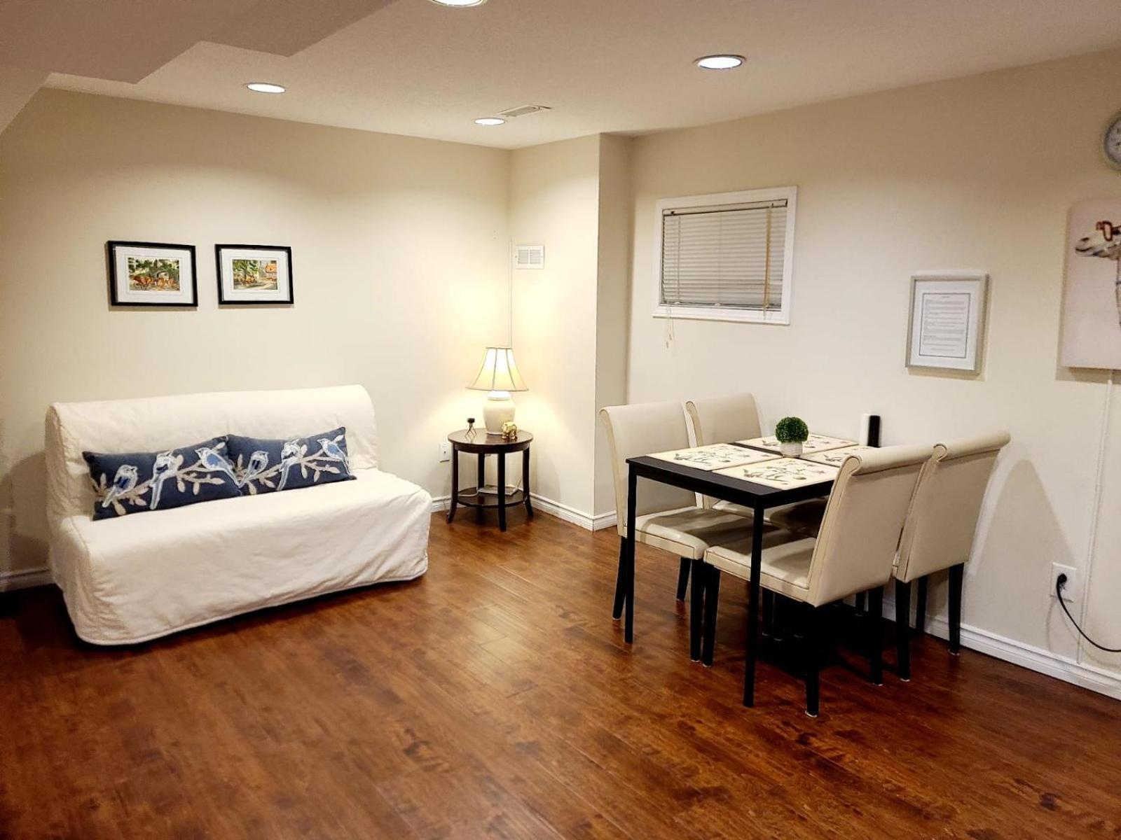 Spacious And Bright Unit With Natural Light. ピカリング エクステリア 写真